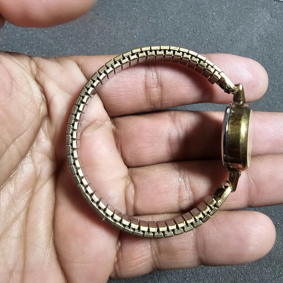 Pierre Vallee Ladies Quartz Fashion Watch WR Gold Tone Stretch Band Working show - Picture 6 of 10